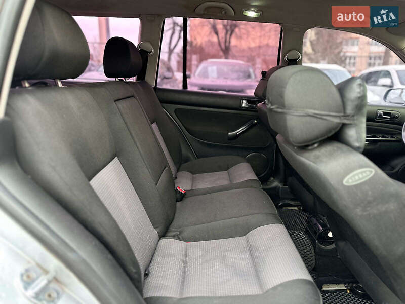 Універсал Volkswagen Golf 2002 в Вінниці