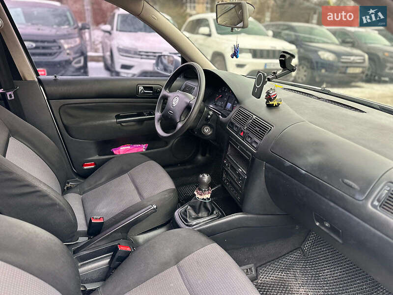 Універсал Volkswagen Golf 2002 в Вінниці