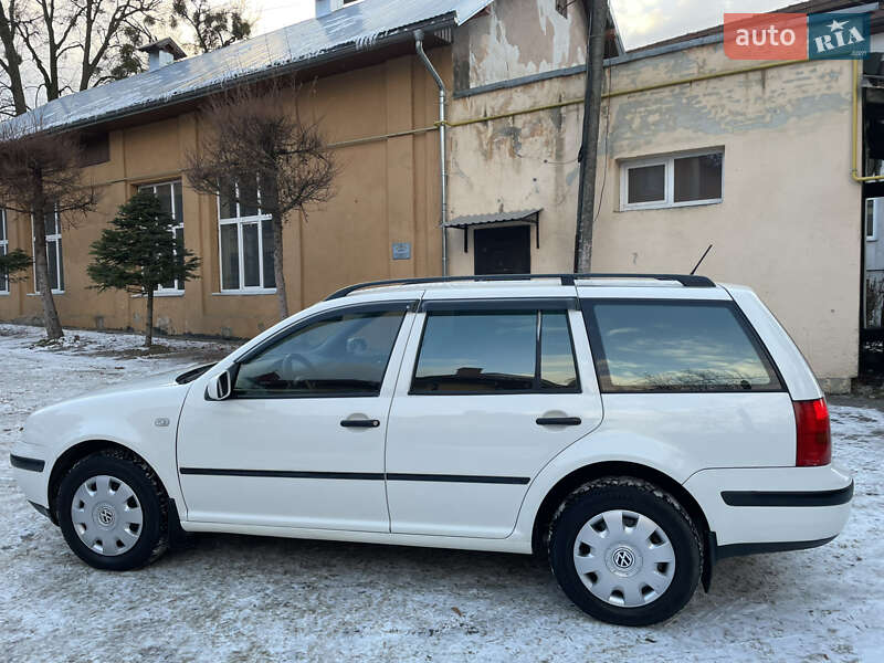 Универсал Volkswagen Golf 2001 в Львове