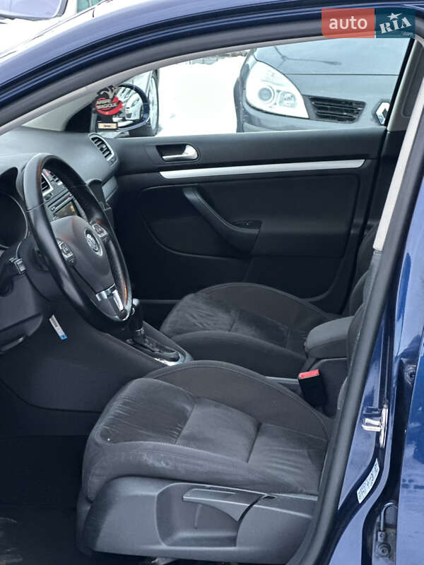 Универсал Volkswagen Golf 2011 в Староконстантинове