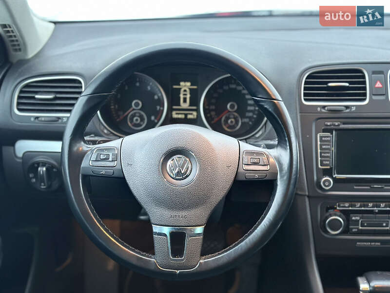 Универсал Volkswagen Golf 2011 в Староконстантинове