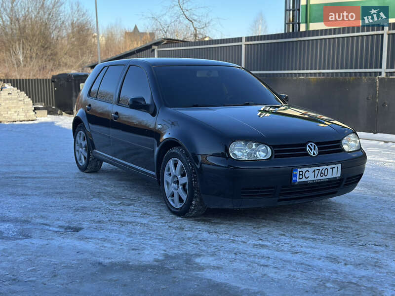 Хетчбек Volkswagen Golf 2003 в Львові