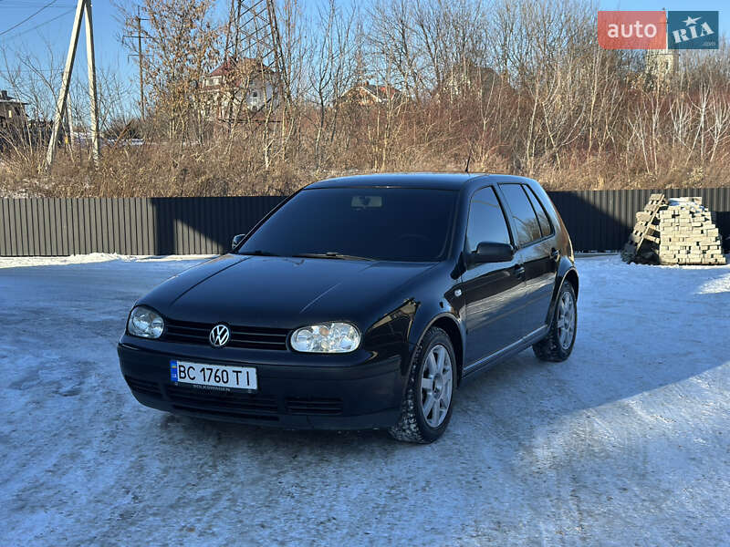 Хетчбек Volkswagen Golf 2003 в Львові