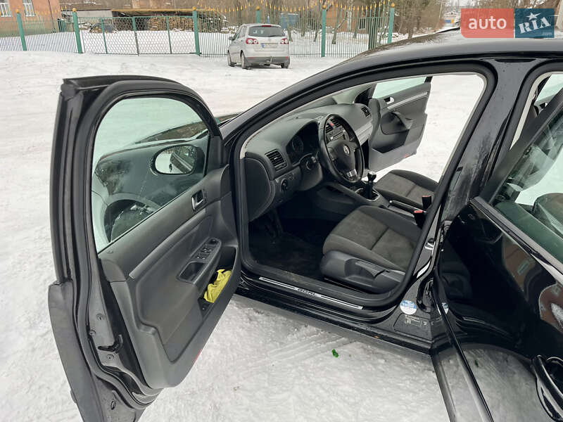 Хетчбек Volkswagen Golf 2006 в Коростені