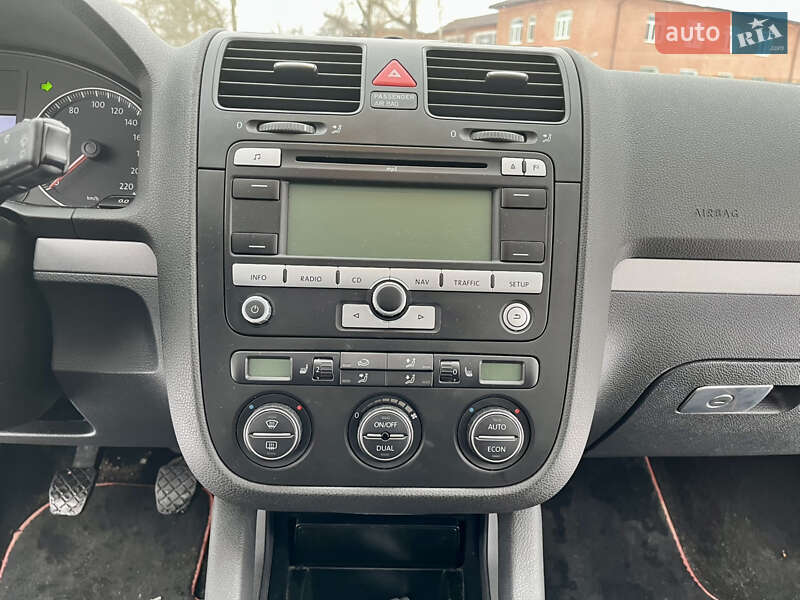 Хетчбек Volkswagen Golf 2006 в Коростені