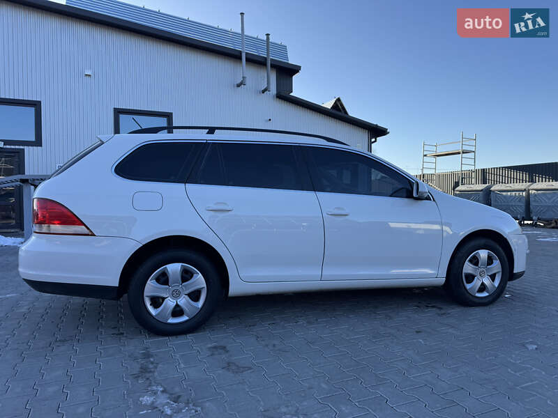 Універсал Volkswagen Golf 2009 в Володимирі