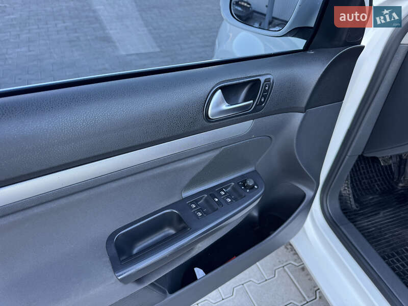 Універсал Volkswagen Golf 2009 в Володимирі