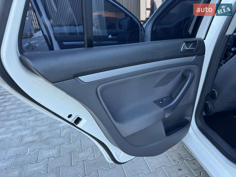 Універсал Volkswagen Golf 2009 в Володимирі