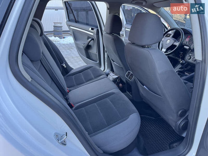 Універсал Volkswagen Golf 2009 в Володимирі