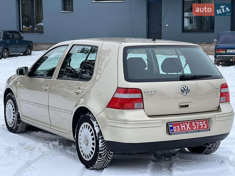 Хетчбек Volkswagen Golf 2003 в Красилові