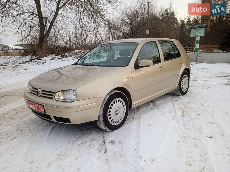 Хетчбек Volkswagen Golf 2003 в Красилові