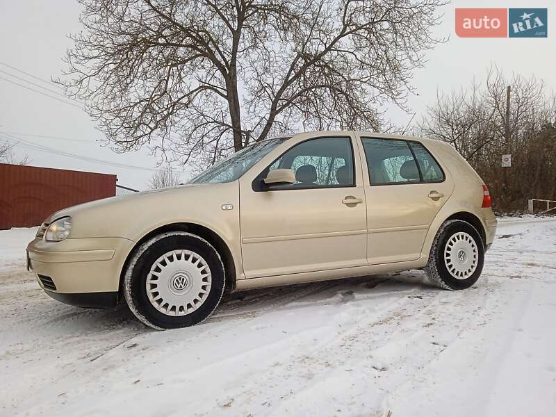 Хетчбек Volkswagen Golf 2003 в Красилові