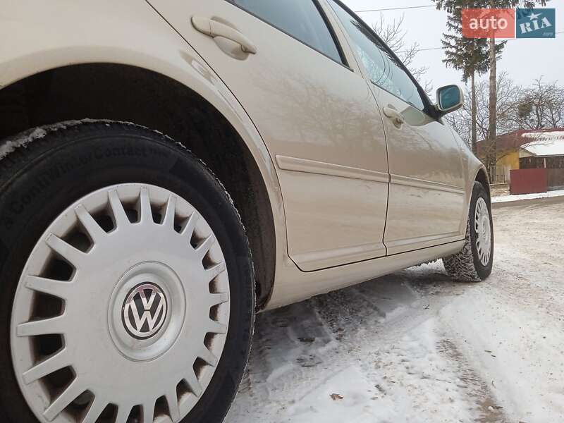 Хетчбек Volkswagen Golf 2003 в Красилові