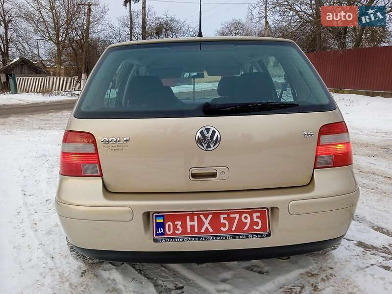 Хетчбек Volkswagen Golf 2003 в Красилові
