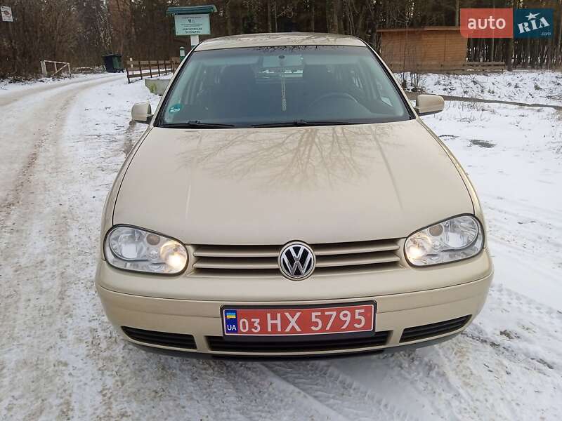 Хетчбек Volkswagen Golf 2003 в Красилові