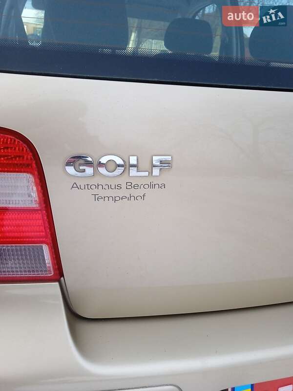 Хетчбек Volkswagen Golf 2003 в Красилові