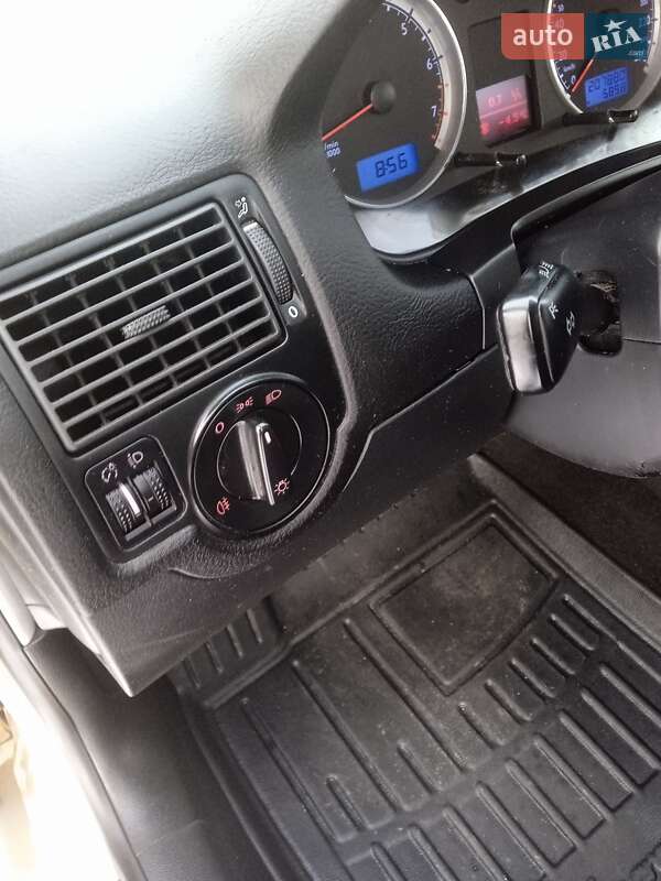 Хетчбек Volkswagen Golf 2003 в Красилові