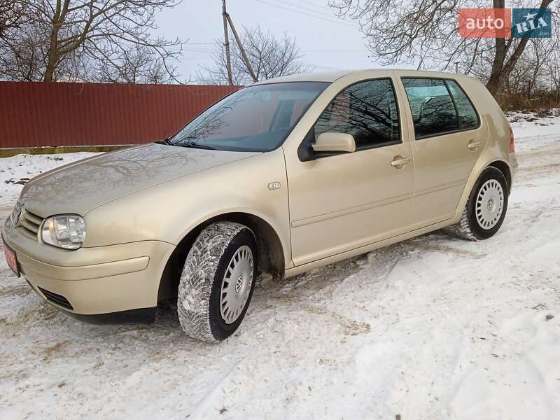 Хетчбек Volkswagen Golf 2003 в Красилові