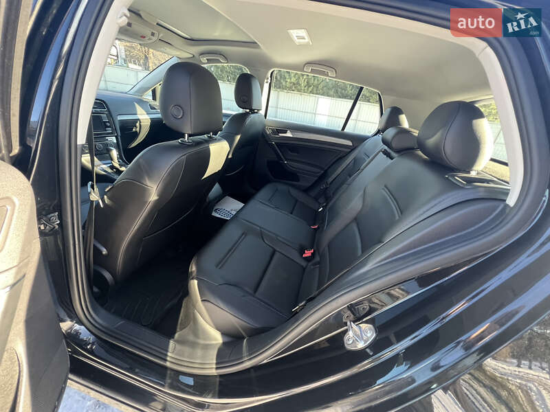 Хетчбек Volkswagen Golf 2019 в Луцьку