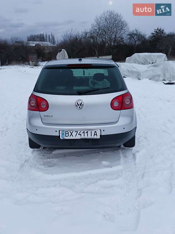 Хетчбек Volkswagen Golf 2004 в Шепетівці