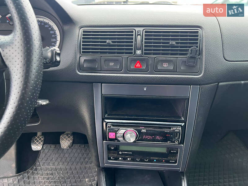 Хетчбек Volkswagen Golf 2003 в Дніпрі