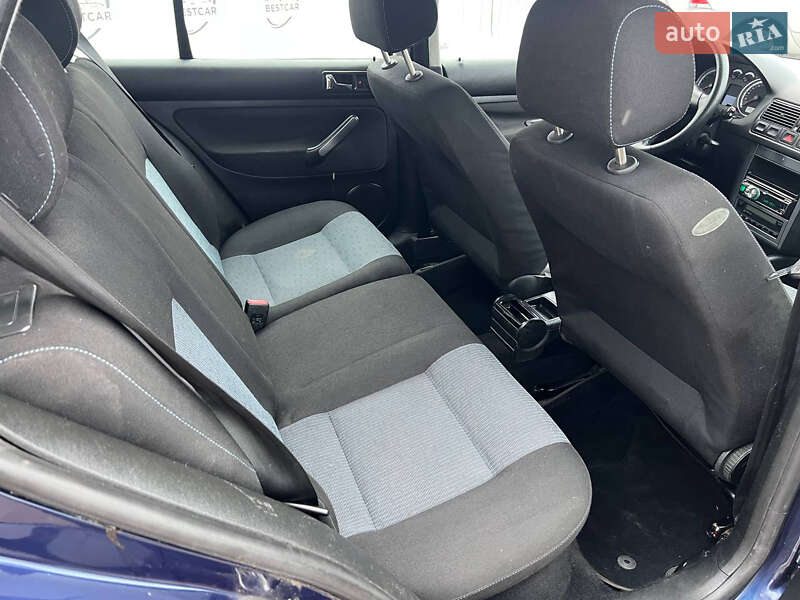 Хетчбек Volkswagen Golf 2003 в Дніпрі