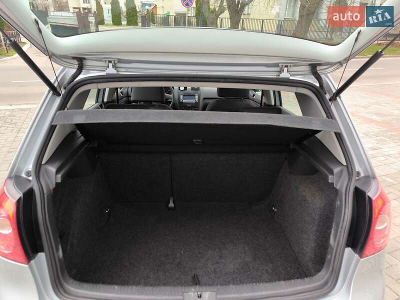 Хетчбек Volkswagen Golf 2006 в Черкасах