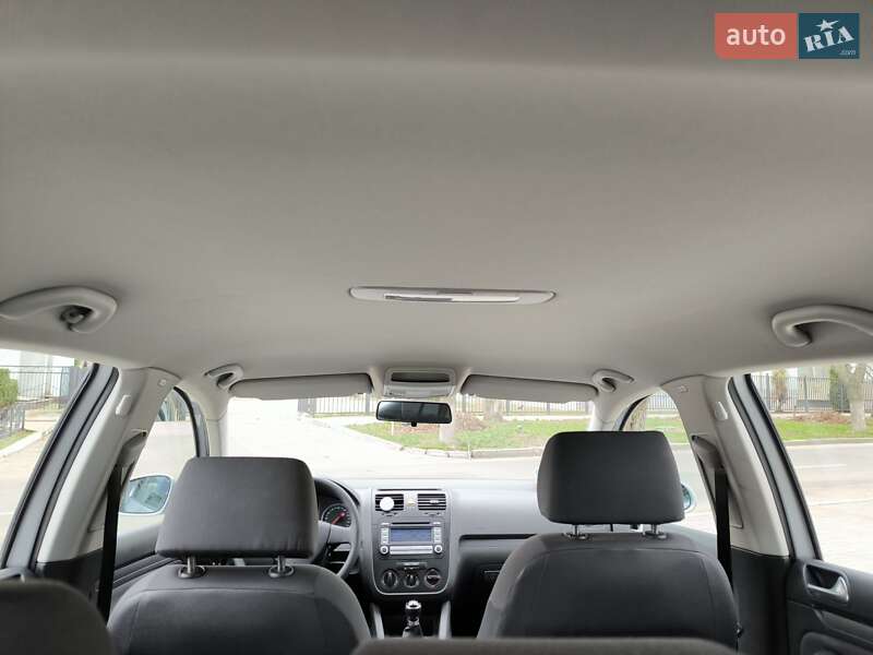 Хетчбек Volkswagen Golf 2006 в Черкасах