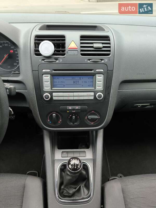 Хетчбек Volkswagen Golf 2006 в Черкасах