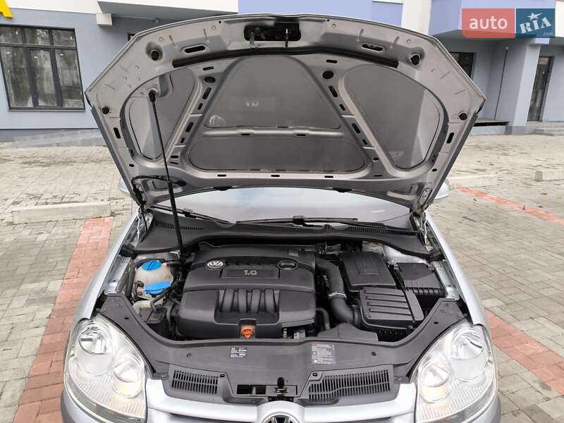 Хетчбек Volkswagen Golf 2006 в Черкасах