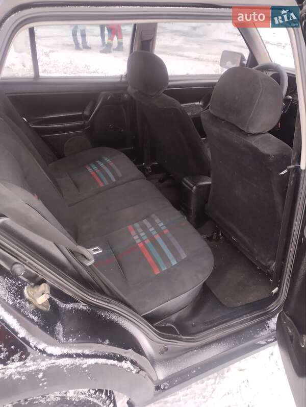 Хетчбек Volkswagen Golf 1996 в Краснокутську