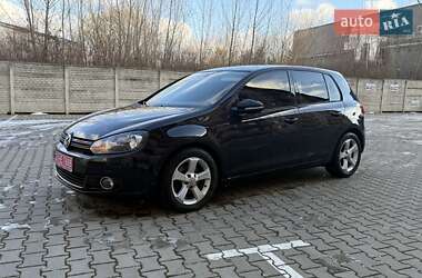 Хэтчбек Volkswagen Golf 2010 в Ужгороде