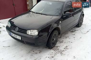 Хэтчбек Volkswagen Golf 2003 в Ладыжине