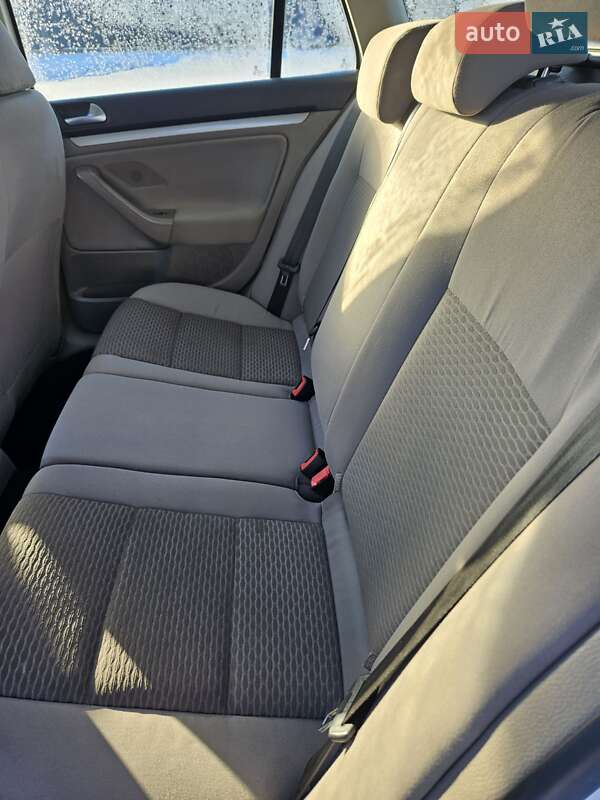 Универсал Volkswagen Golf 2010 в Луцке