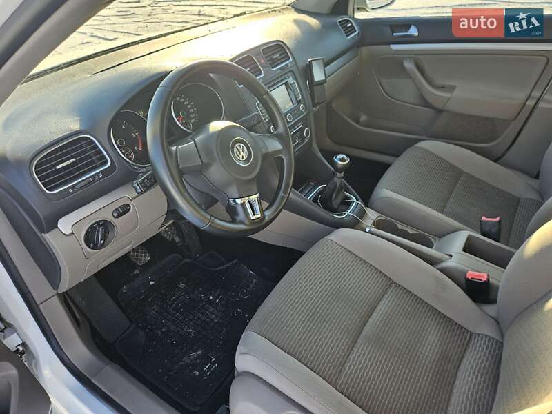 Универсал Volkswagen Golf 2010 в Луцке