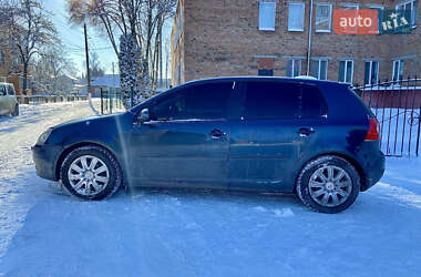 Хэтчбек Volkswagen Golf 2005 в Ромнах