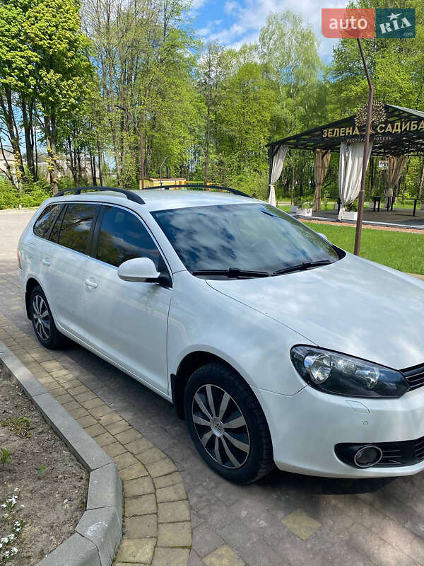 Універсал Volkswagen Golf 2010 в Івано-Франківську