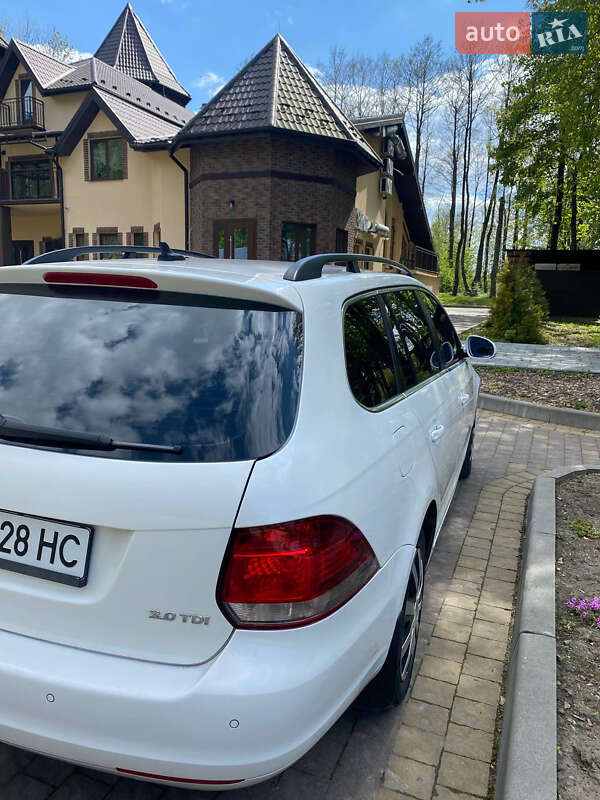 Універсал Volkswagen Golf 2010 в Івано-Франківську