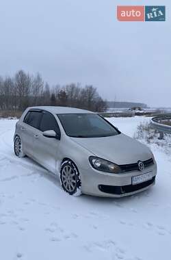 Хетчбек Volkswagen Golf 2010 в Чуднові