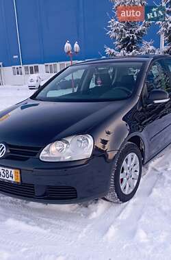 Хэтчбек Volkswagen Golf 2005 в Богуславе
