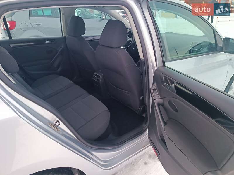 Хетчбек Volkswagen Golf 2009 в Києві