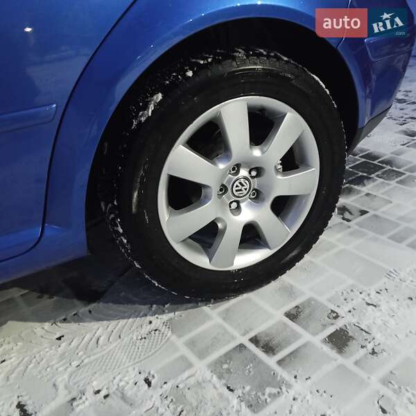 Хетчбек Volkswagen Golf 2000 в Новоукраїнці