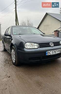 Хэтчбек Volkswagen Golf 2003 в Львове