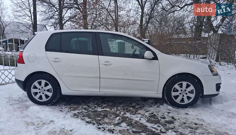 Хэтчбек Volkswagen Golf 2008 в Дубно