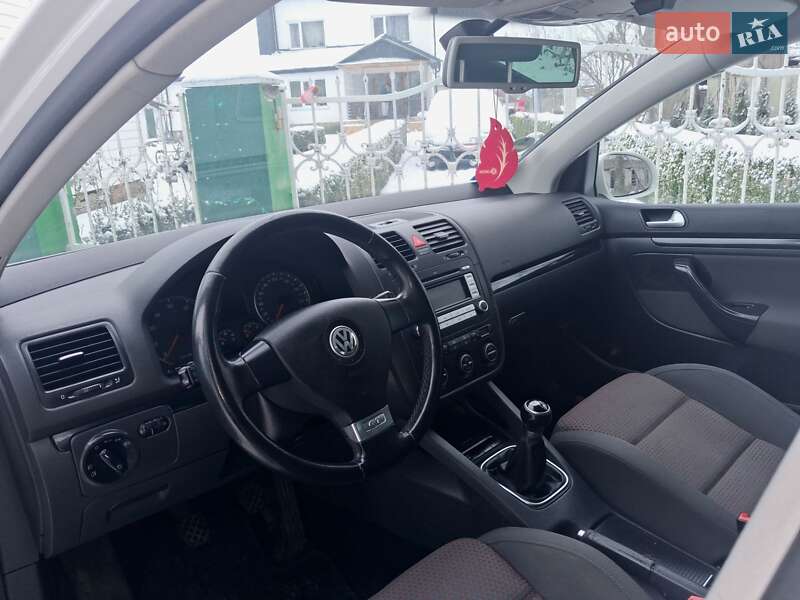 Хэтчбек Volkswagen Golf 2008 в Дубно