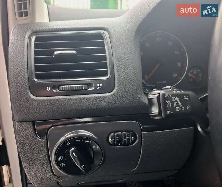 Хэтчбек Volkswagen Golf 2008 в Дубно