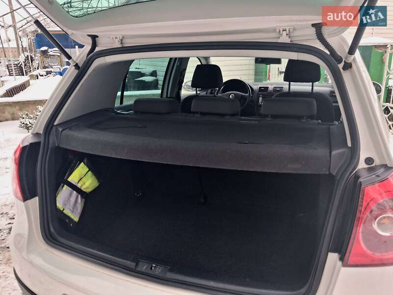 Хэтчбек Volkswagen Golf 2008 в Дубно