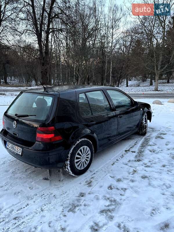 Хэтчбек Volkswagen Golf 2001 в Горохове