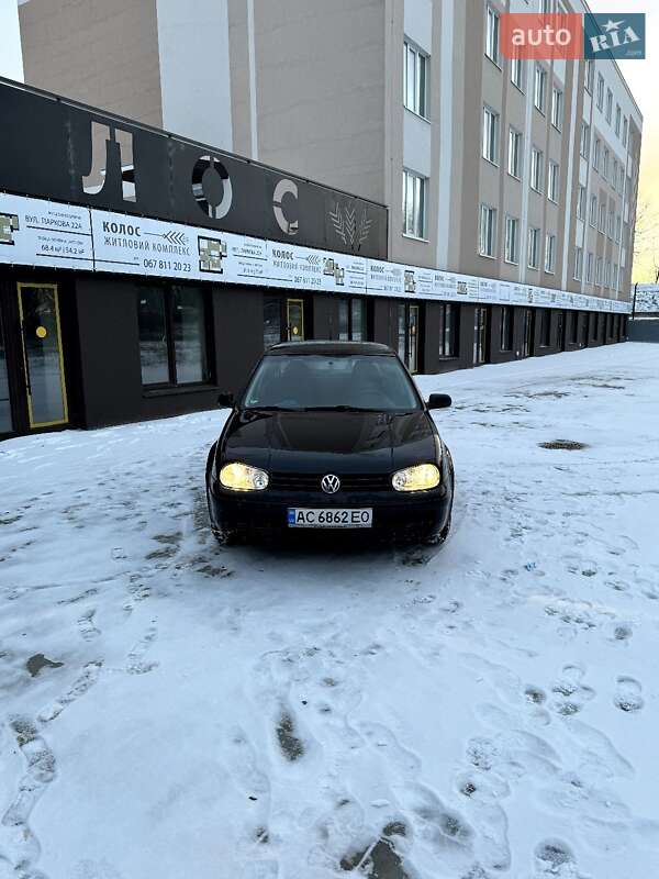 Хэтчбек Volkswagen Golf 2001 в Горохове