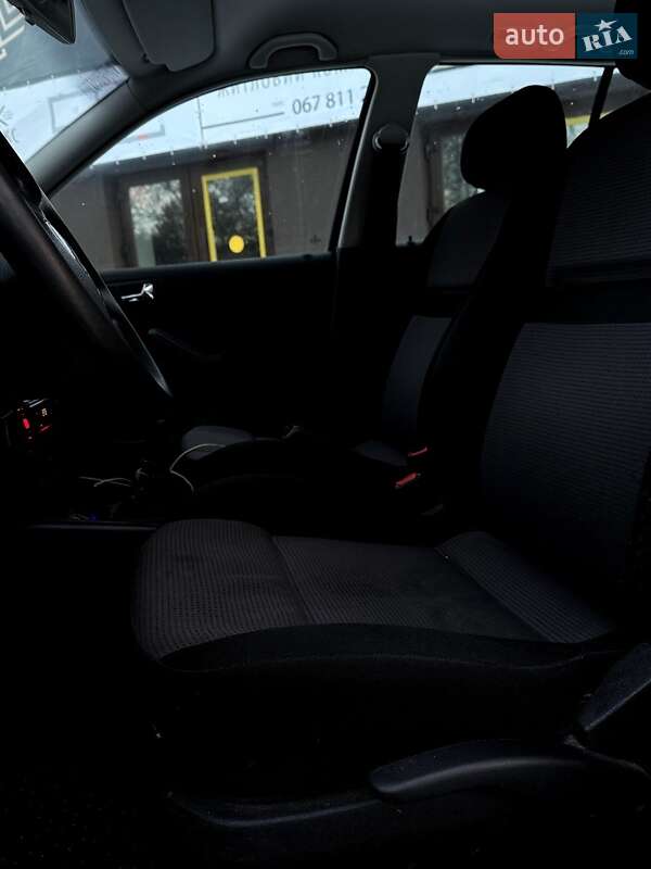 Хэтчбек Volkswagen Golf 2001 в Горохове